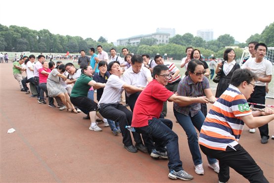 说明: F:\18av
视频\201305教职工拔河赛\IMG_8414.JPG