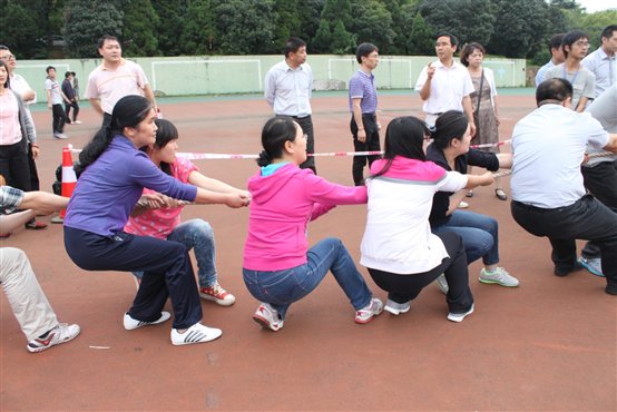 说明: F:\18av
视频\201305教职工拔河赛\IMG_8356.JPG